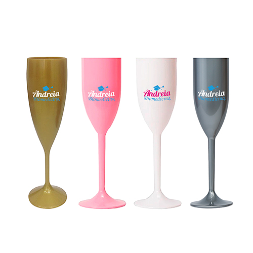 Taça para espumante em material plástico resistente